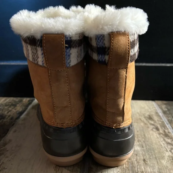 Boots - Picture 3 of 6